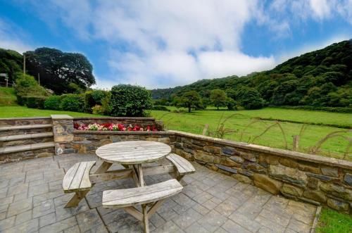 Seadmed, 3 Bed in Fishguard oc-wav276 in Pontfaen