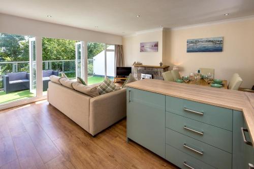 Exterior view of 2 Bed in Llanbedrog oc-5glyny