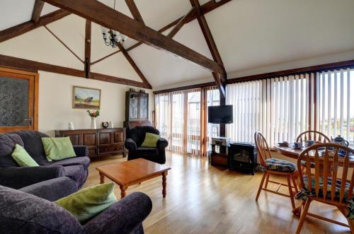 Iekārtas, 2 Bed in Welshpool oc-wab256 in Berriew