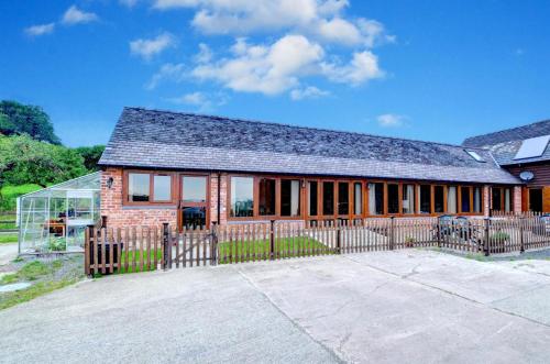Iekārtas, 2 Bed in Welshpool oc-wab256 in Berriew
