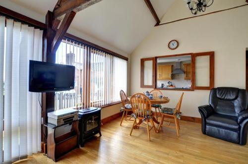 Iekārtas, 2 Bed in Welshpool oc-wab256 in Berriew