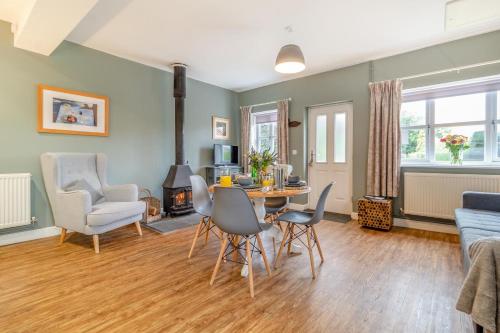 Facilities, 2 Bed in Bentley oc-thpo in Capel St Mary