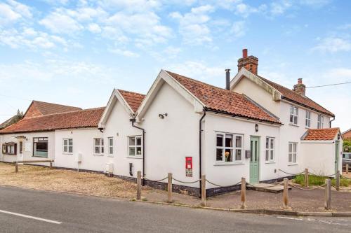 Facilities, 2 Bed in Bentley oc-thpo in Capel St Mary