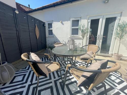 Facilities, 2 Bed in Bentley oc-thpo in Capel St Mary