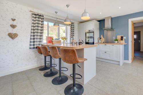 Iekārtas, 4 Bed in Welshpool oc-wab267 in Lanerfaila
