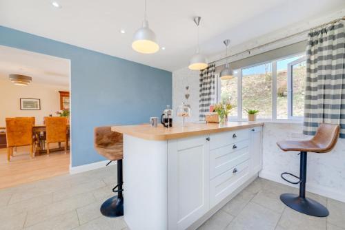Iekārtas, 4 Bed in Welshpool oc-wab267 in Lanerfaila