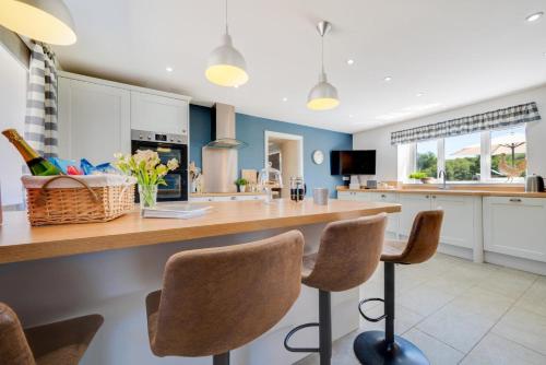 Iekārtas, 4 Bed in Welshpool oc-wab267 in Lanerfaila