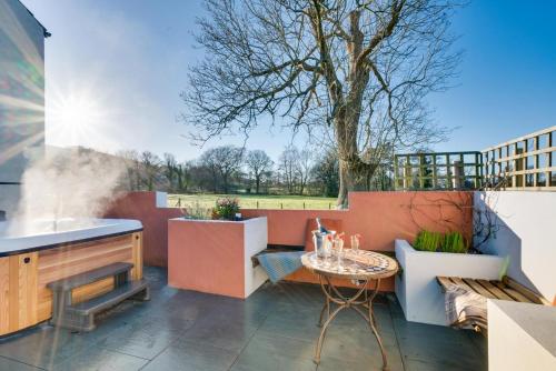 Iekārtas, 2 Bed in Tregaron oc-bow298 in Tregaron