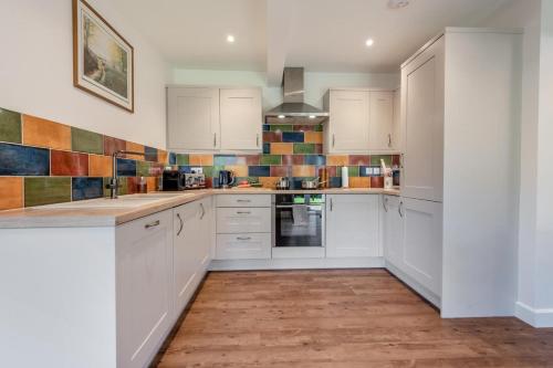 Iekārtas, 2 Bed in Blandford St. Mary oc-s33308 in Charlton Marshall