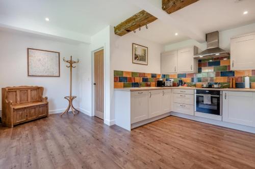 Iekārtas, 2 Bed in Blandford St. Mary oc-s33308 in Charlton Marshall