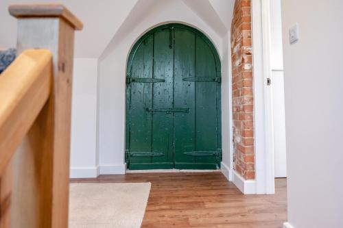 Iekārtas, 2 Bed in Blandford St. Mary oc-s33308 in Charlton Marshall