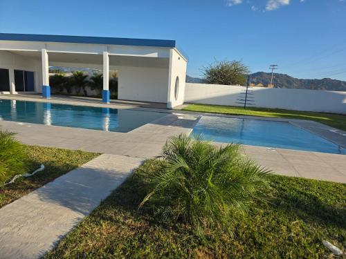 Piscine, Luana's 0601 in Choluteca