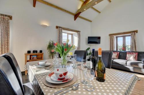 Iekārtas, 2 Bed in Muddiford oc-gran6 in Shirwell