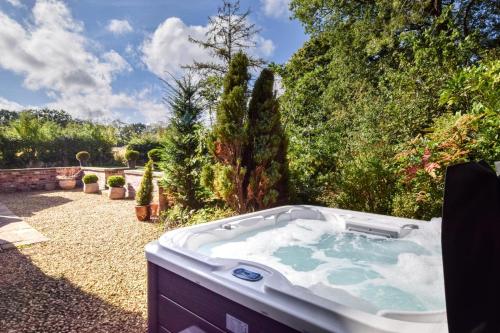 Létesítmények, 3 Bed in Thelwall oc-c29954 in Lymm