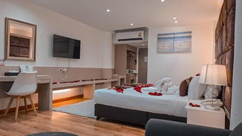 room detail thumbnail 1