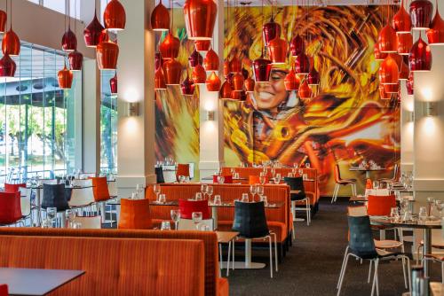 Restaurant, Pacific Hotel Cairns in Cairns