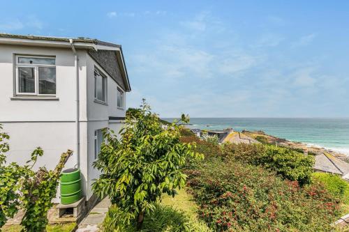 Trecarrack Carthew Way - Tap to explore photos