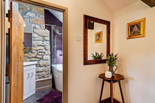 Iekārtas, 2 Bed in Bolam oc-b29967 in Hilton (Durham)