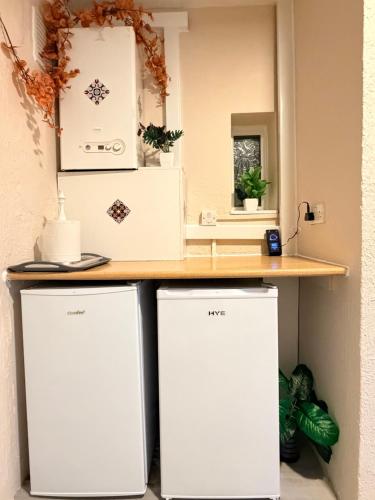 Lovely Two Double Bedroom Maisonette in Surrey in Farnham