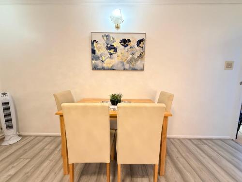 Lovely Two Double Bedroom Maisonette in Surrey in Farnham