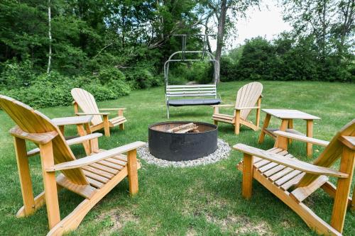 1820 House - VT Charm + Modern Comforts + Hot Tub in Stowe, USA