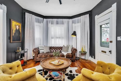 Enchanting Bungalow - 2BR Historic Hidden Gem in 齊尼亞