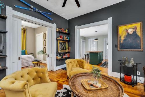 Enchanting Bungalow - 2BR Historic Hidden Gem in Xenia, USA