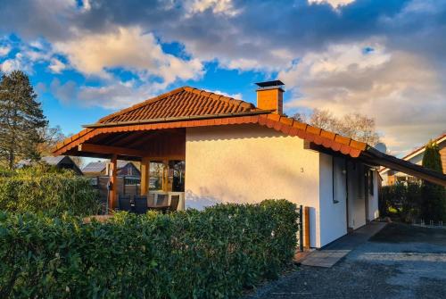 Haus Pudelwohl - Hundefreundliches Ferienhaus an der Nordseeküste in Sehestedt, Deutschland