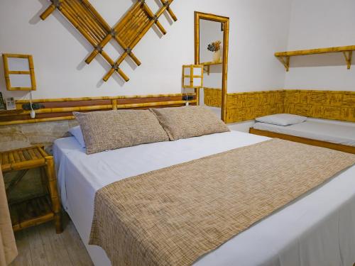 1 queen bed, 1 twin bed