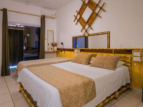 1 queen bed, 1 twin bed