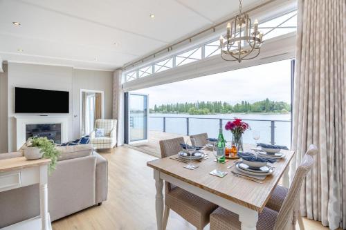 Iekārtas, 2 Bed in Tallington oc-b32208 in Greitforda