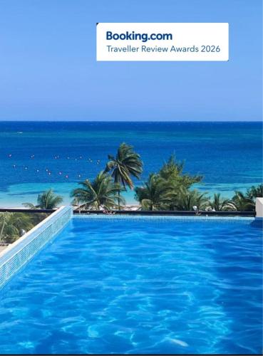 Modern 1 bedroom suite by beach Great location!