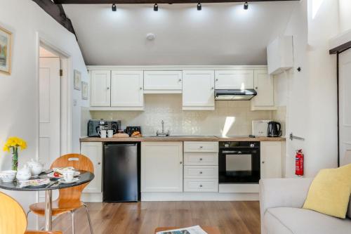 Iekārtas, 1 Bed in Whitstone oc-w31810 in Whitstone