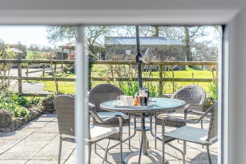 Iekārtas, 1 Bed in Whitstone oc-w31810 in Whitstone