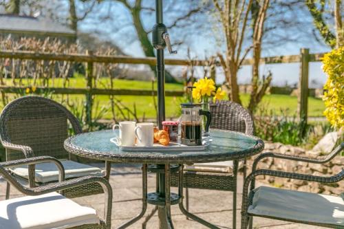 Iekārtas, 1 Bed in Whitstone oc-w31810 in Whitstone