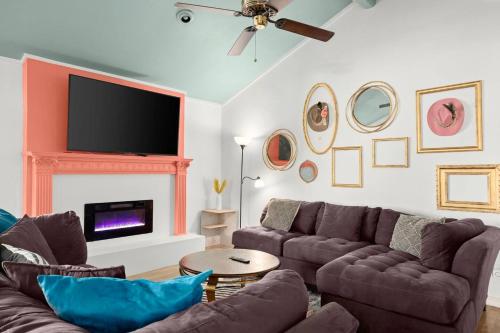 New Remodeled 4 BDRM Central Austin W/Pool & Patio – khách sạn tại Sunset Valley