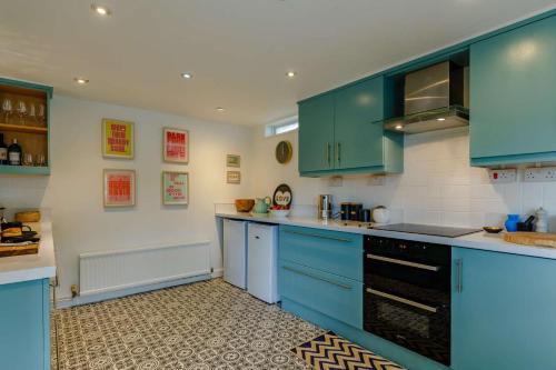 Facilities, 4 Bed in Mawgan Porth oc-d26830 in Trenance