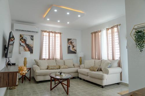 Shared lounge/TV area, Relax San Juan in Carolina