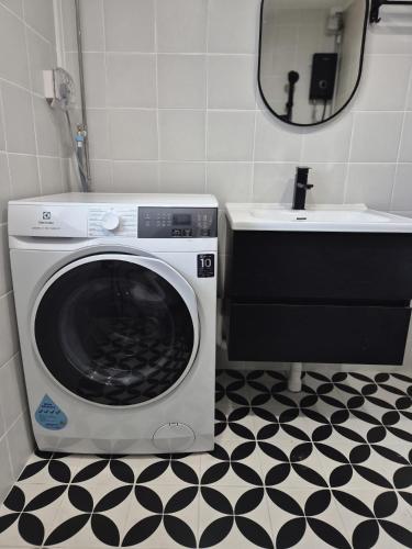 Admiralty Hills Serviced Apartment in Sembawang