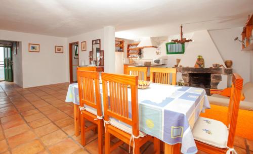 Fasiliti, Casa Tinasoria in La Asomada