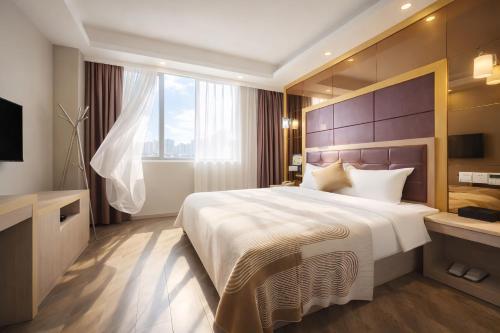Huayi Hotel in Jiading