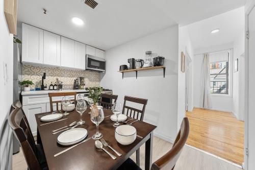 Fast access to NYC - family & group -skyline view – khách sạn tại Trung Tam
