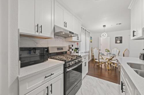 LuxuryCondo DTAlhambra Near Starbucks Free2Parking
