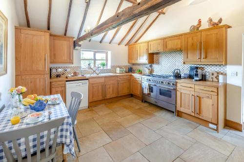 Iekārtas, 2 Bed in Hellingly oc-b29393 in Cowbeech