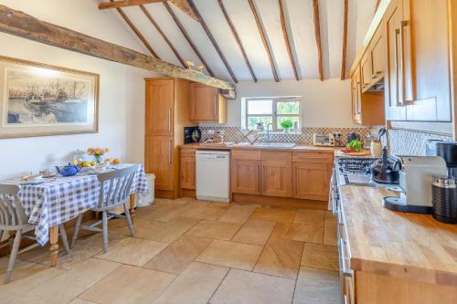 Iekārtas, 2 Bed in Hellingly oc-b29393 in Cowbeech
