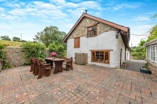 4 Bed in Colyton oc-g29903, Colyton