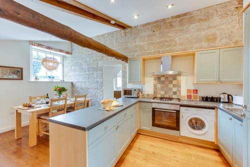 Facilities, 2 Bed in Fylingdales oc-wa313 in Flask