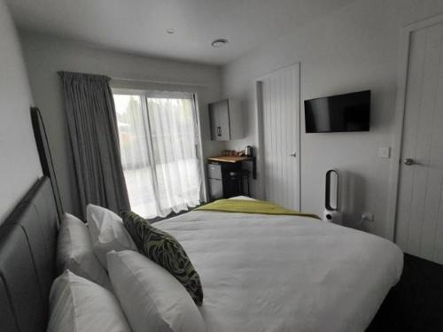 . Korari Room at Schist Rock Home