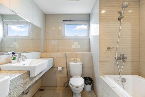 room detail thumbnail 2