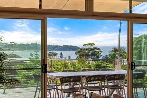 Large luxury house with stunning beach views - Braidwood